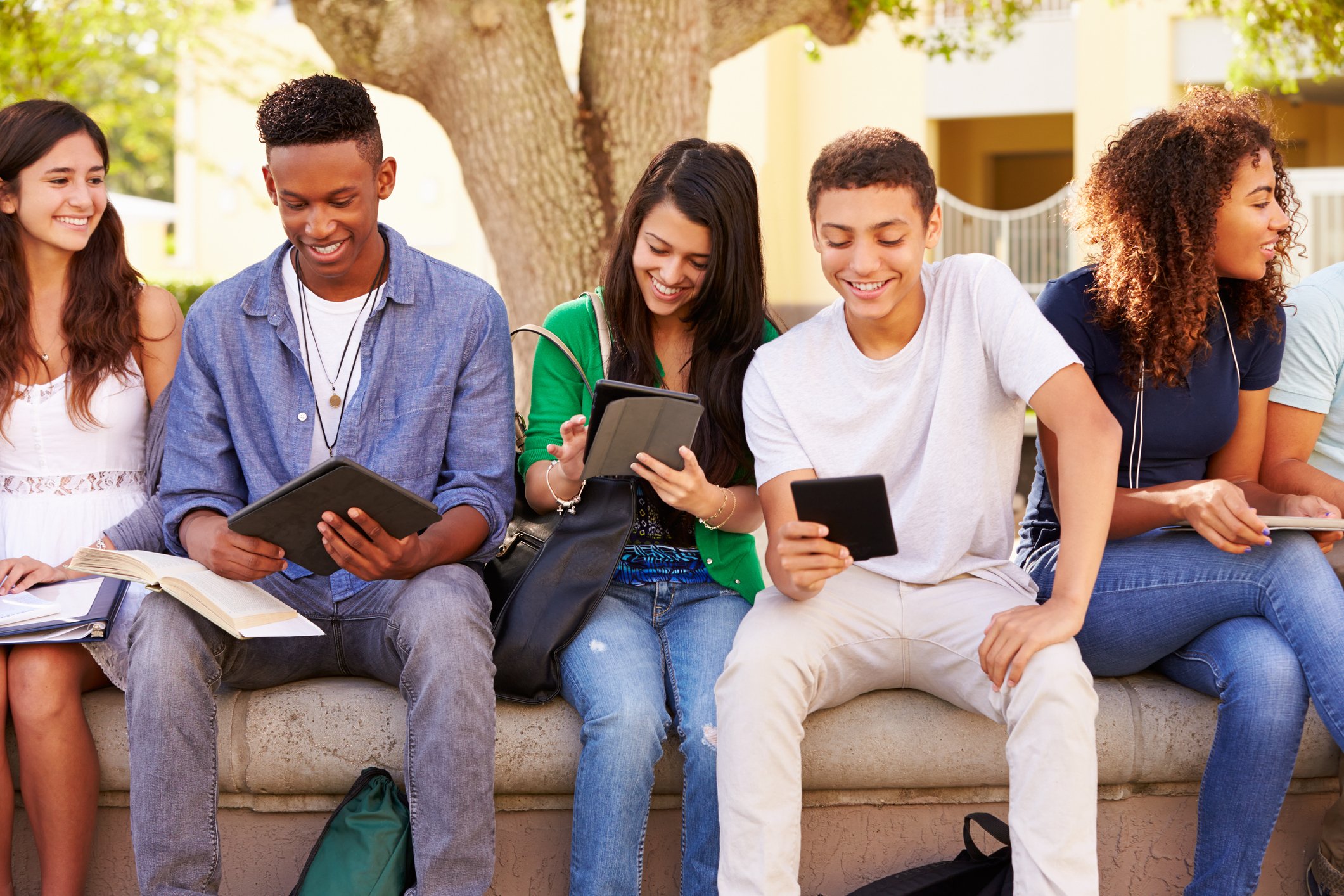 Students time. Collaboration students. School student with a Phone. School students Phone. Study reality Television and teenagers.